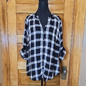 Torrid Black and White 3/4 Sleeve Notched Collar Top 1